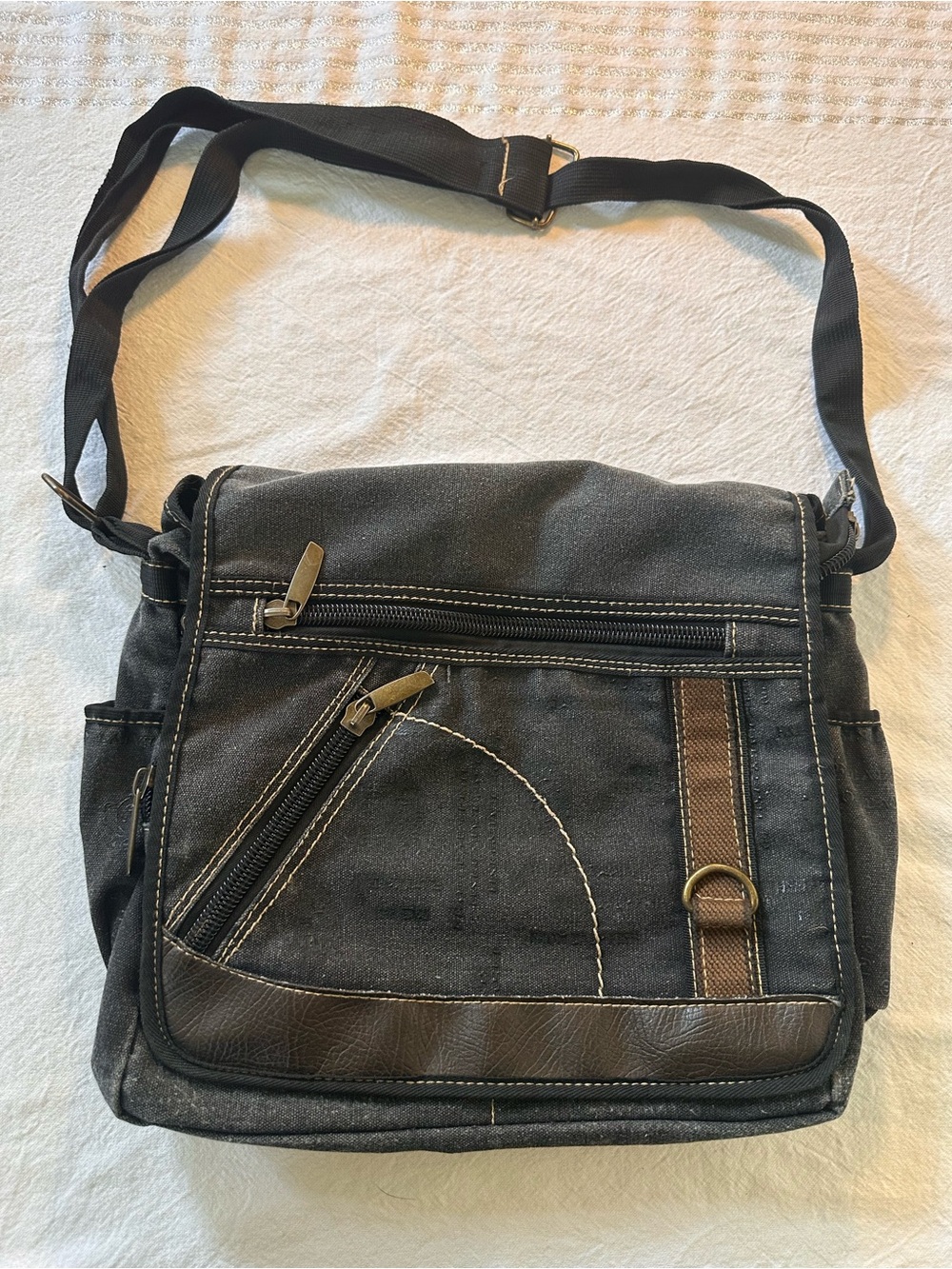 ⭐️ Distressed Black Canvas Crossbody Messenger Bag - Casual Everyday